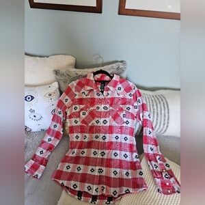 Cowgirl Style! 🤠 New, Never Worn Wrangler, Red Southwest Print Snap Front Top